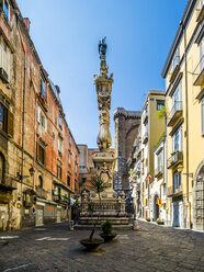 Italien, Kampanien, Neapel, Obelisco di San Gennaro auf der Piazza Sisto Riario Sforza - AMF05505