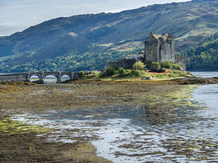 UK, Schottland, Loch Alsh, Kyle of Lochalsh, Eilean Donan Castle - STSF01396