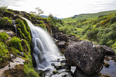 Großbritannien, Schottland, Schottische Highlands, Stirling, Dorf Fintry, Fluss Endrick, Loup of Fintry Wasserfall - FOF09464