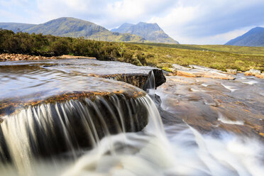 Großbritannien, Schottland, Schottische Highlands, Rannoch Moor, Glencoe, Cauldon Wasserfall Moutains Creise und Meall a'Bhuiridh - FOF09472