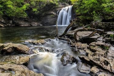 Großbritannien, Schottland, Schottische Highlands, Fluss Falloch, Falls of Falloch - FOF09479