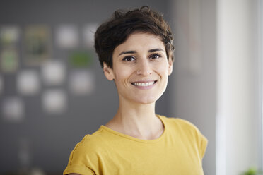 Portrait of smiling woman at home - RBF06139