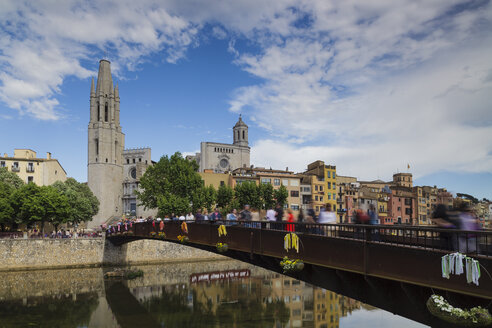 Spanien, Girona, Altstadt mit Brücke, Kathedrale und Kirche von Sant Feliu - XCF00158
