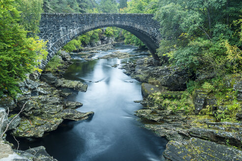 UK, Schottland, Highland, Invermoriston Wasserfälle - STSF01420
