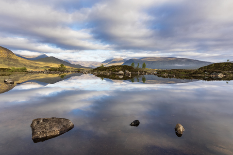 Großbritannien, Schottland, Schottische Highlands, Glencoe, Rannoch Moor, Lochan na H'Achlaise, lizenzfreies Stockfoto