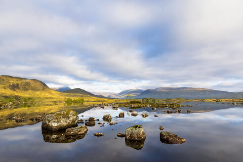 Großbritannien, Schottland, Schottische Highlands, Glencoe, Rannoch Moor, Lochan na H'Achlaise - FOF09515