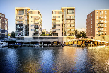 Germany, Frankfurt, modern apartment buildings at Westhafen - PUF00903