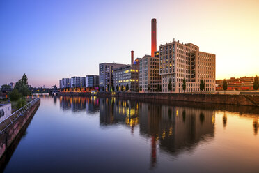 Deutschland, Frankfurt, moderne Gebäude am Westhafen - PUF00907