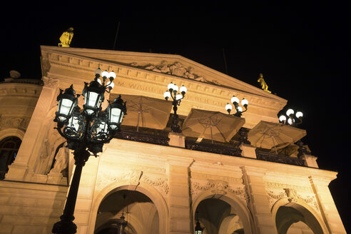 Deutschland, Frankfurt, beleuchtetes Opernhaus bei Nacht - PUF00909