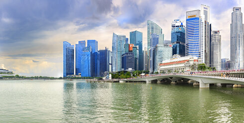 Singapur, Blick auf die Skyline der Marina Bay - VTF00598