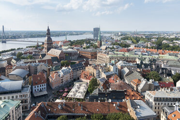 Lettland, Riga, Altstadt, mit Rigaer Dom und Peterskirche, Fluss Daugava - CSTF01475