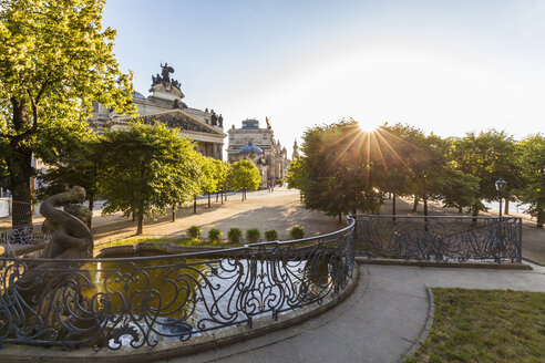 Deutschland, Dresden, Delphinbrunnen an der Brühlschen Terrasse - WDF04204