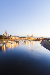 Deutschland, Dresden, Stadtansicht mit Elbe - WDF04210