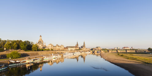 Deutschland, Dresden, Stadtansicht mit Elbe - WDF04220