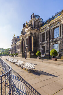 Deutschland, Dresden, Brühlsche Terrasse und Lipsiusbau der Hochschule für Bildende Künste - WDF04223