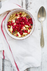 Schale Fruchtmüsli mit getrockneten Cranberries, Apfel und Granatapfelkernen - LVF06412
