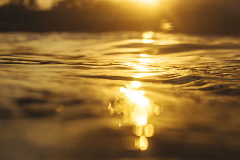 Meerwasser bei Sonnenaufgang - KNTF00922