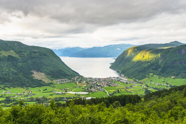 Norway, Sogn og Fjordane, at Sognefjord - CSTF01496