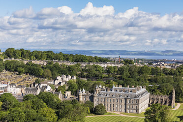 Großbritannien, Schottland, Edinburgh, Altstadt, Holyrood Park, Holyrood Palace, Ruine von Holyrood Abbey und New Calton Burial Ground - FOF09558