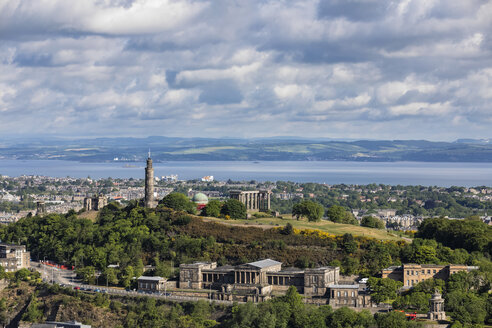 Großbritannien, Schottland, Edinburgh, Calton Hill, Nelson Monument, Dugald Stewart Monument, National Monument of Scotland - FOF09560