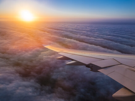 Argentinien, Buenos Aires, Anflug am Morgen - AMF05517