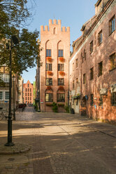 Poland, Pomerania, Gdansk, Old town, old buildings and alley - CSTF01531