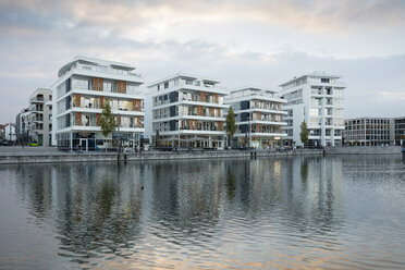 Germany, North Rhine-Westphalia, Dortmund-Hoerde, Phoenix Lake, Residential houses - WIF03459