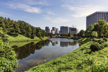 Japan, Tokyo, Chiyoda district, Lake - THAF02065