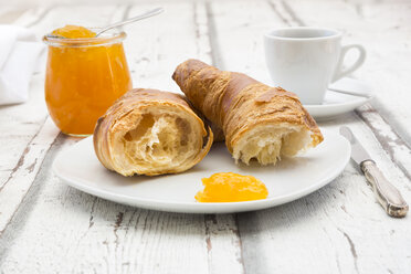 Croissant breakfast, apricot jam and cup of coffee - LVF06424