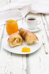 Croissant breakfast, apricot jam and cup of coffee - LVF06425