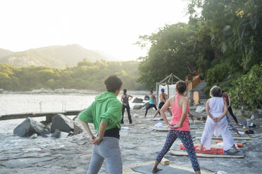 Mexico, Mismaloya, yoga class at ocean front - ABAF02184
