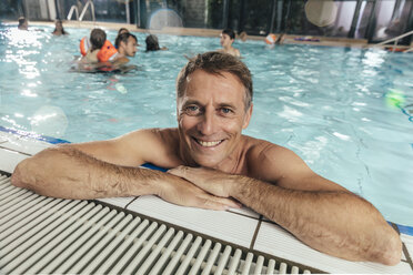 Portrait of smiling man in indoor swimming pool - MFF04208