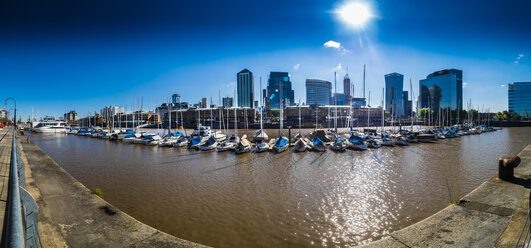 Argentinien, Buenos Aires, Puerto Madero, Dock Sud mit Catalinas Türmen, Finanzviertel, Retiro, Weitwinkel, Panorama - AMF05529