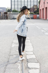 Fashionable young woman wearing hat - GIOF03526