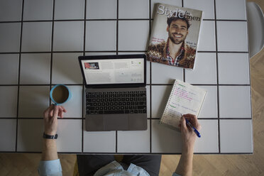 Freelance businessman working at home, top view - MOMF00304