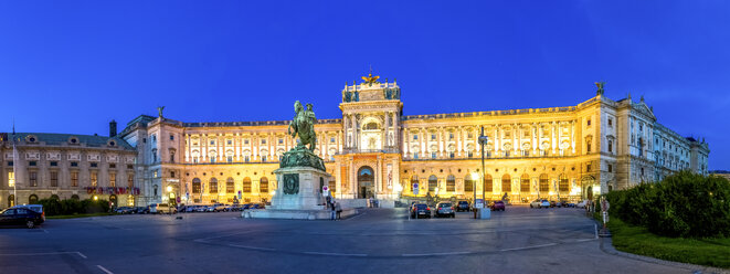 Österreich, Wien, Nationalbibliothek, Blaue Stunde - PUF00925