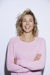 Portrait of blond woman, smiling, rosa pullover - PNEF00358