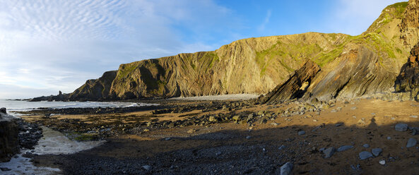 Großbritannien, England, Devon, Hartland, Hartland Quay, felsige Küste, Panorama - SIEF07623