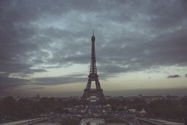France, Ile-de-France, Paris, Eiffel Tower at blue hour, View from Trocadero - CHPF00453