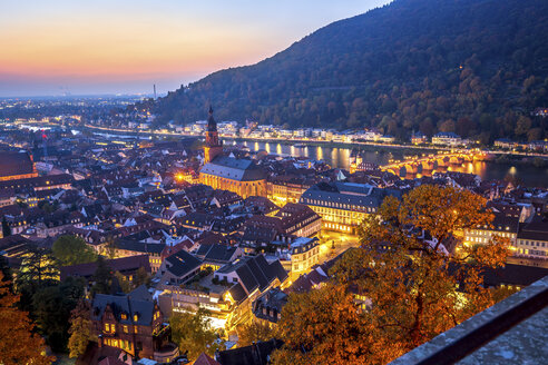 Deutschland, Baden-Württemberg, Heidelberg, Stadtansicht bei Sonnenuntergang - PUF00947