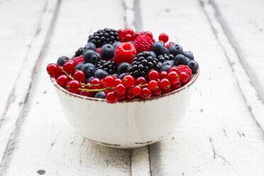 Wild berries in bowl - LVF06446