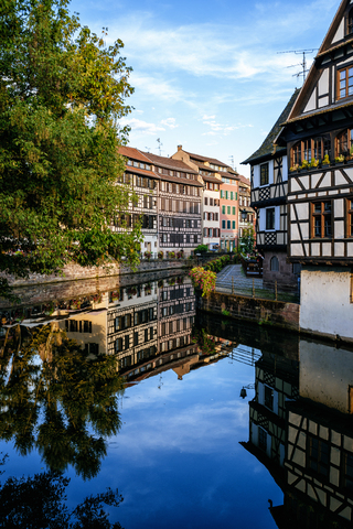 Frankreich, Straßburg, Fachwerkhäuser am Fluss III, lizenzfreies Stockfoto