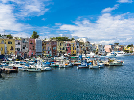 Italien, Kampanien, Phlegräische Insel, Insel Procida, Marina die Procida - AMF05546