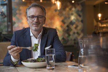 Portrait of businessman having lunch in a restaurant - SUF00348