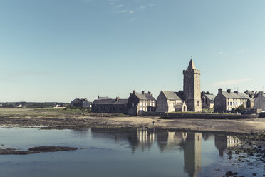 Frankreich, Normandie, Portbail, Dorf und romanische Kirche - DWIF00881