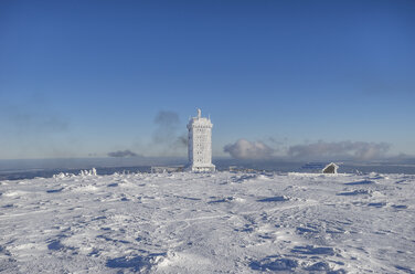 Deutschland, Sachsen-Anhalt, Nationalpark Harz, Brocken, Wetterstation im Winter - PVCF01187