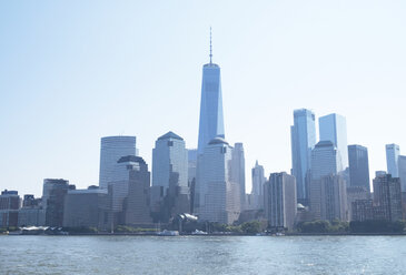 USA, New York, Hudson River, Manhattan, Hochhäuser und One World Trade Center, Stadtansicht - HLF01071