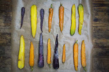 Oven winter vegetables, carrot, beetroot, and parsnip on baking paper - LVF06480