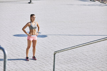 Portrait of young woman getting ready for outdoors workout - BSZF00128