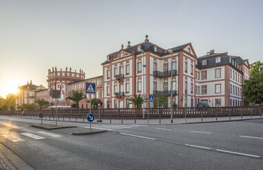 Deutschland, Hessen, Wiesbaden, Schloss Biebrich am Abend - PVCF01208